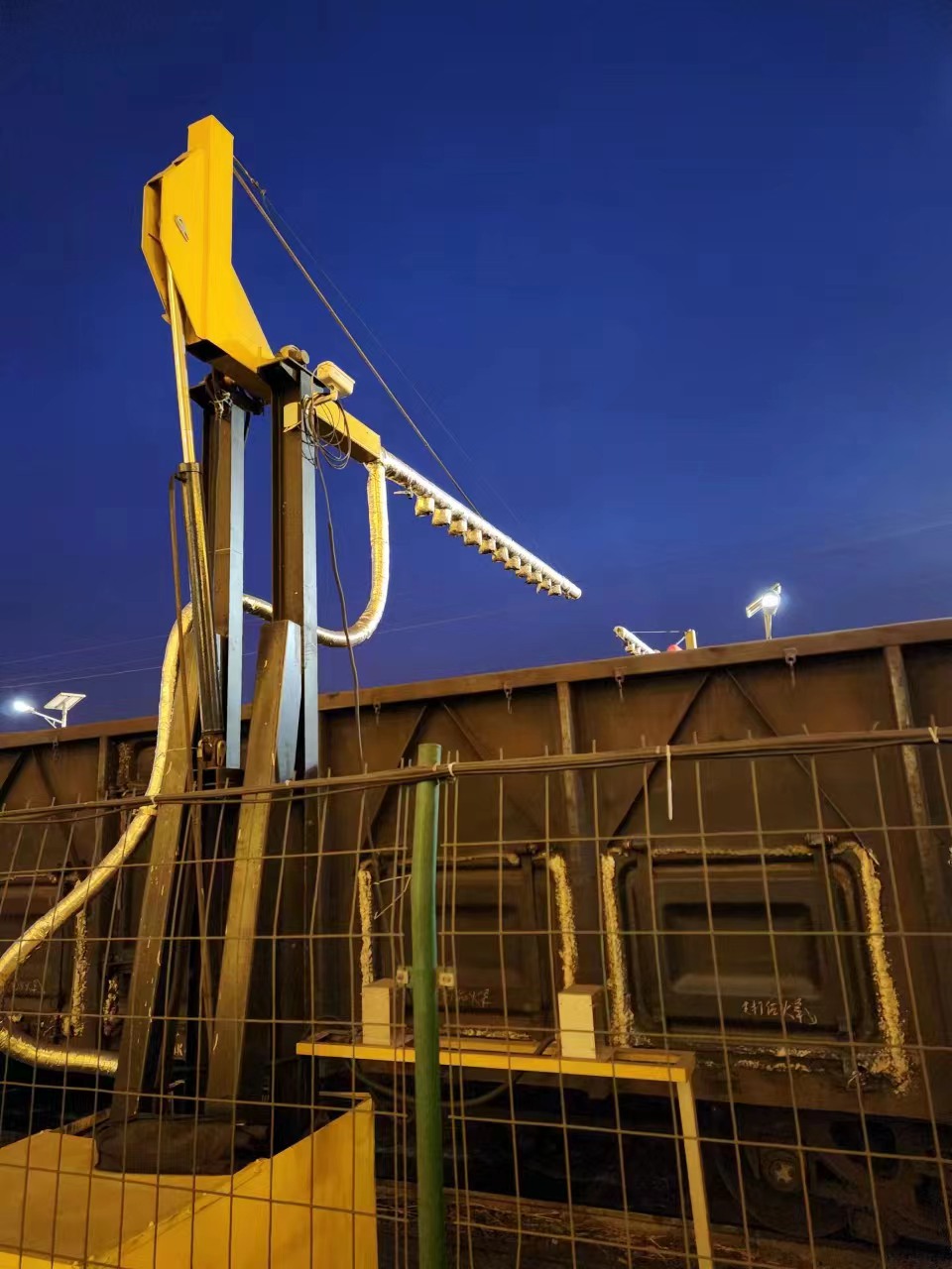 甘肅王家山煤礦抑塵噴灑設(shè)備施工現(xiàn)場(chǎng)